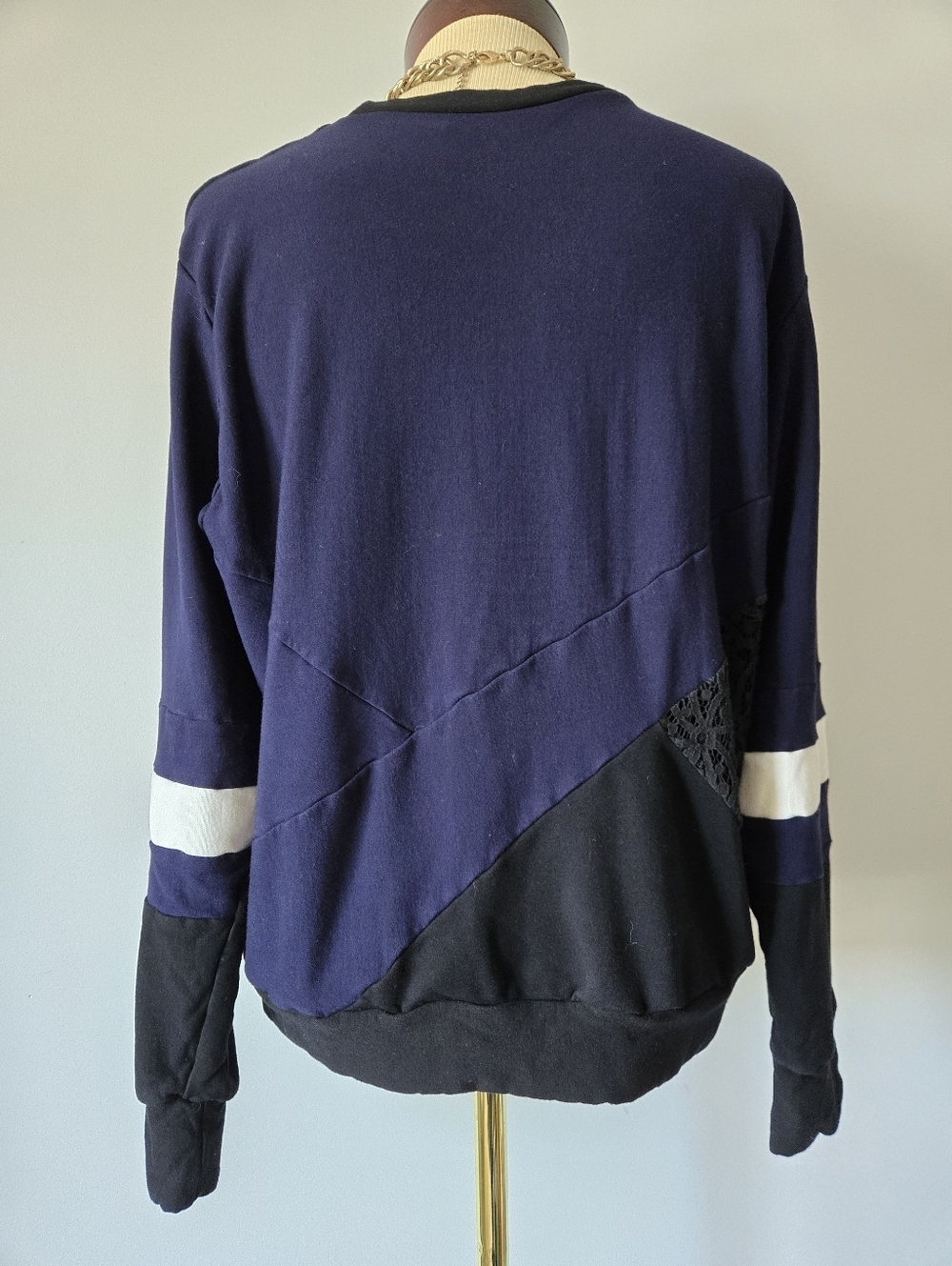 ANNE MULAIRE Navy & Black Colorblock Sweatshirt with Lace Side. Size M/L - Picture 4 of 8